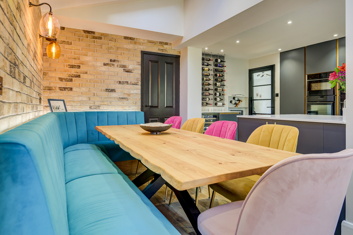 Handleless Kitchen with Banquette Seating Handleless Kitchen with Banquette Seating