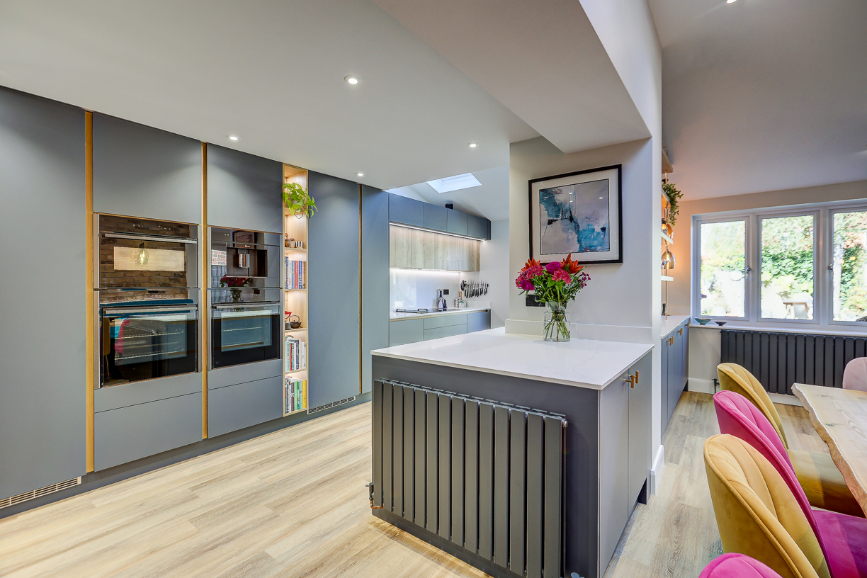 Handleless Kitchen with Banquette Seating Handleless Kitchen with Banquette Seating