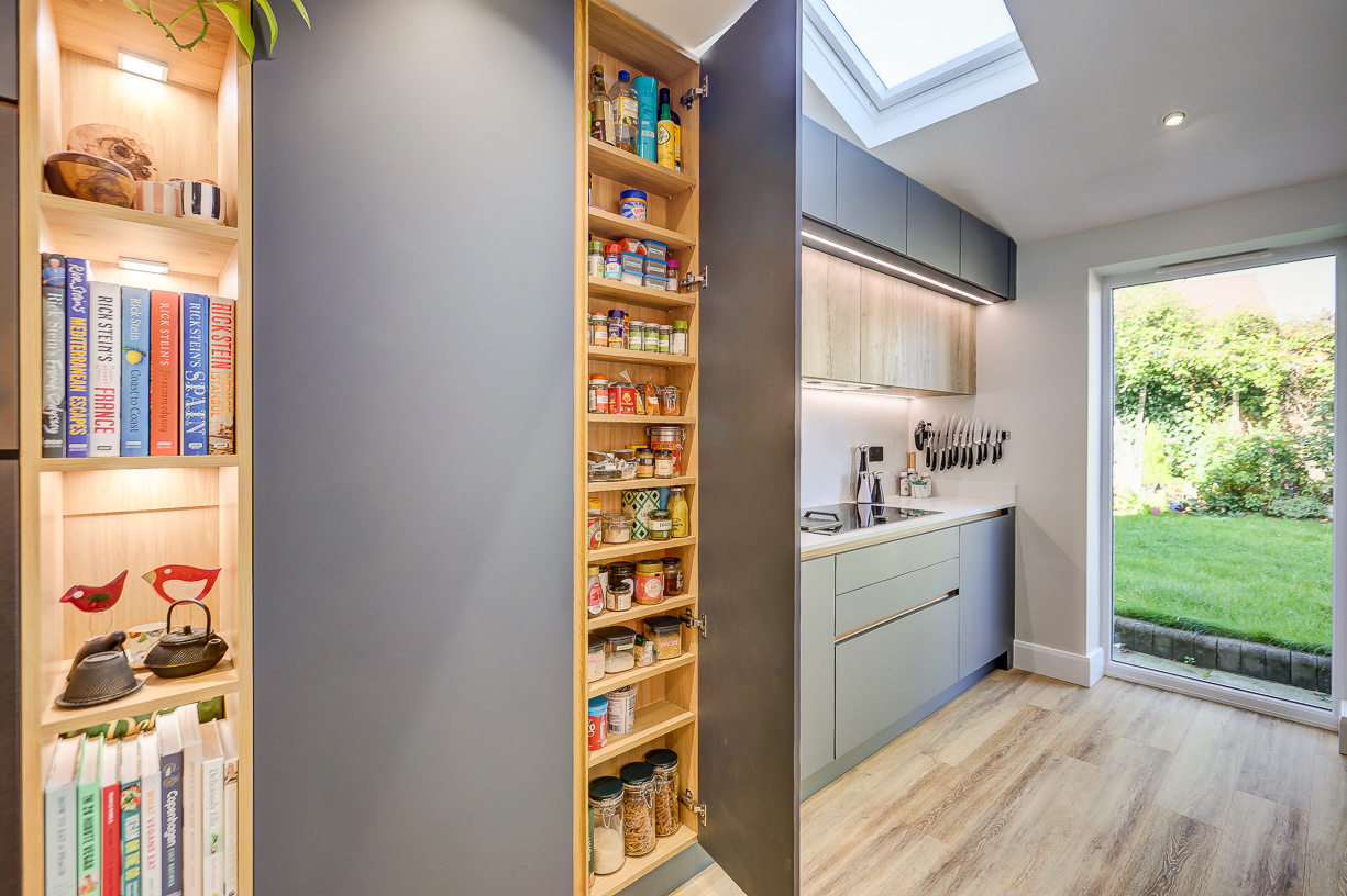 Handleless Kitchen with Banquette Seating Handleless Kitchen with Banquette Seating