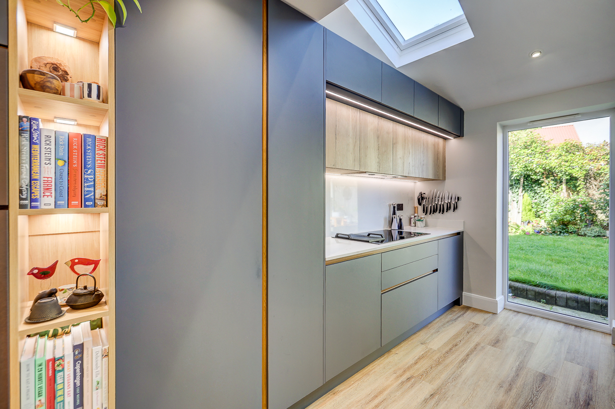 Handleless Kitchen with Banquette Seating Handleless Kitchen with Banquette Seating