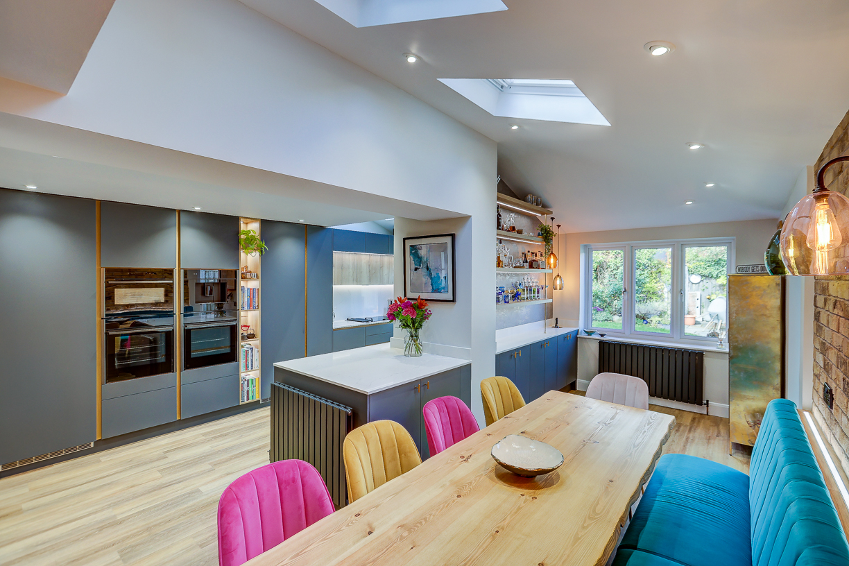 Handleless Kitchen with Banquette Seating Handleless Kitchen with Banquette Seating