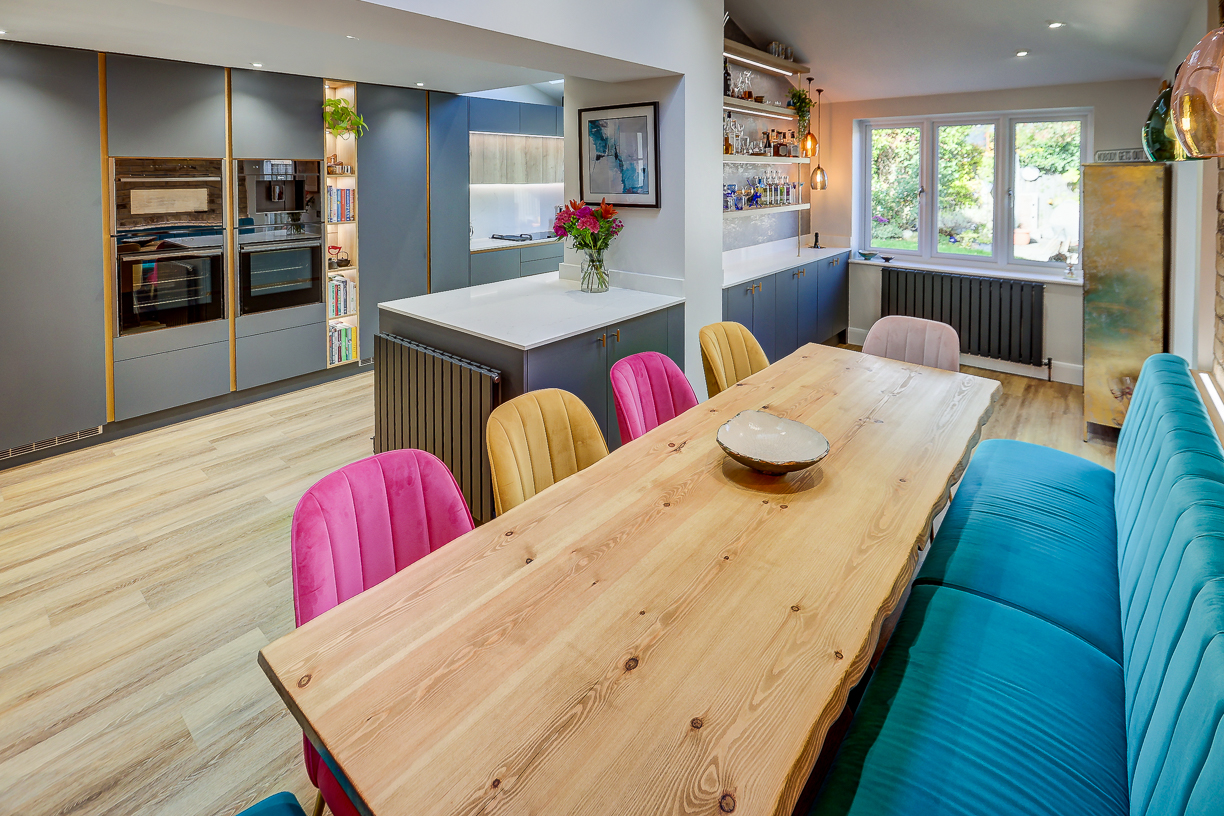 Handleless Kitchen with Banquette Seating Handleless Kitchen with Banquette Seating