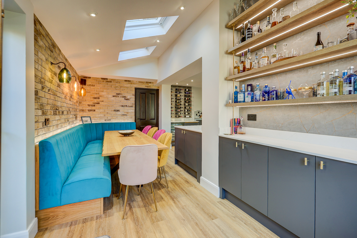 Handleless Kitchen with Banquette Seating Handleless Kitchen with Banquette Seating