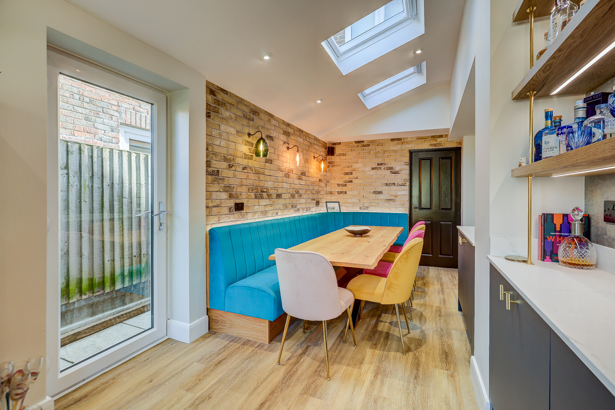 Handleless Kitchen with Banquette Seating Handleless Kitchen with Banquette Seating