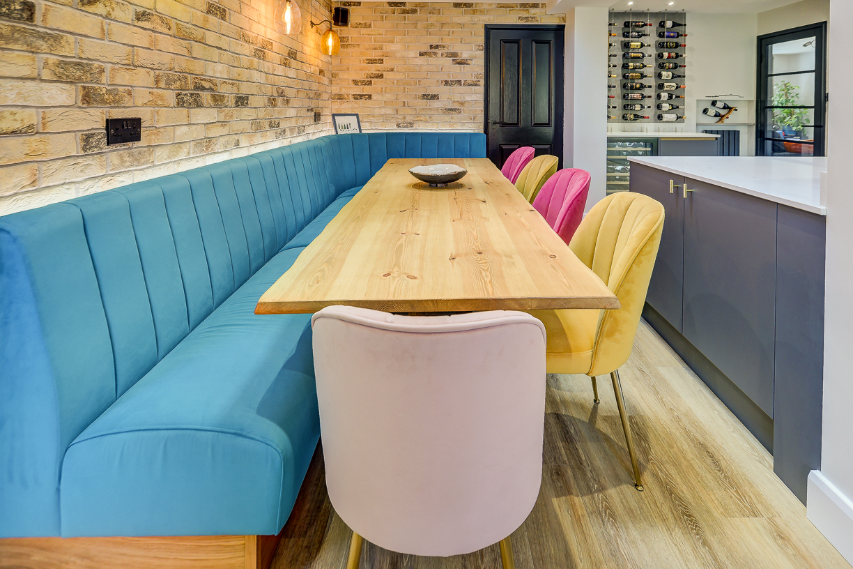 Handleless Kitchen with Banquette Seating Handleless Kitchen with Banquette Seating