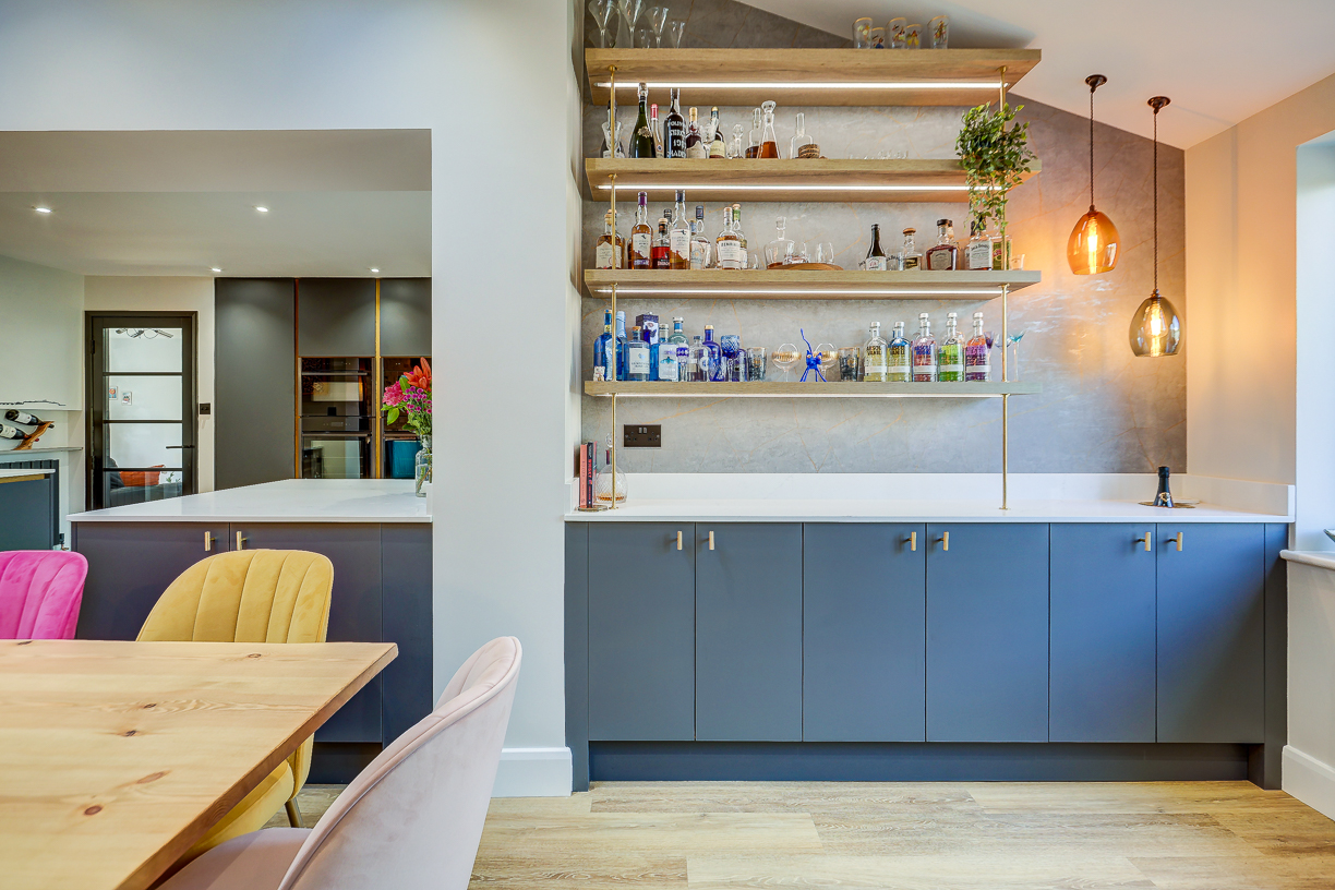 Handleless Kitchen with Banquette Seating Handleless Kitchen with Banquette Seating